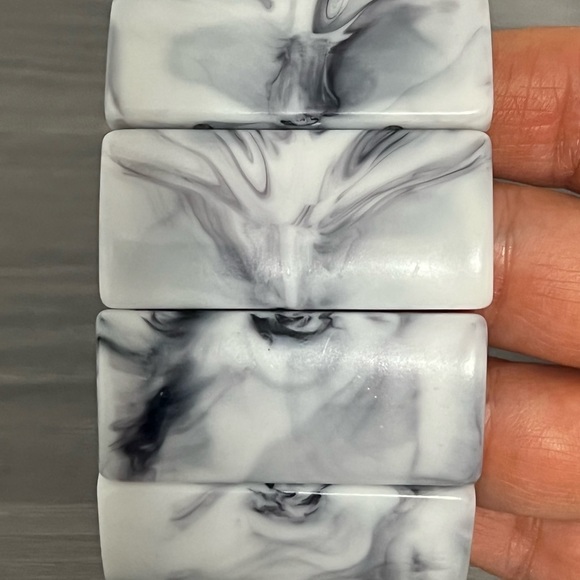 Plastic Stretch Bracelet with Black and White Marble Rectangles - Picture 3 of 6